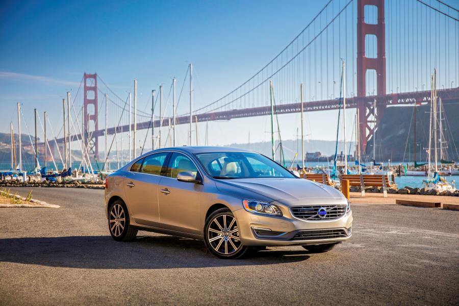  Volvo S60 Inscription 2016 года  (фото 2 из 12)
